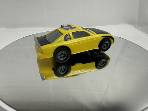 Vintage Mattel 1998 hot wheels #22 Yellow slot car Working! - Picture 4 of 10