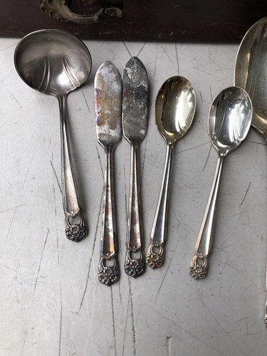 104 Pieces Vintage Silver Plate Flatware Set 1847 Rogers Bros Eternally Yours - Picture 9 of 12