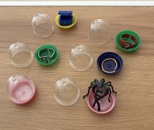 5 vintage gumball vending machine prizes, with 6 capsules.