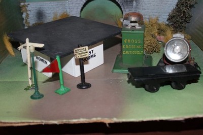 MIXED LOT OF TRAIN SIGNS, REST AREA, SIGNALS, BELL FOR LAYOUTS-MIXED GAUGE