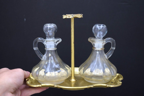 Juego de jarra de vidrio antiguo con bandeja, 2 cruetas con bandeja de latón, (CU289) chalice co. - Imagen 7 de 9
