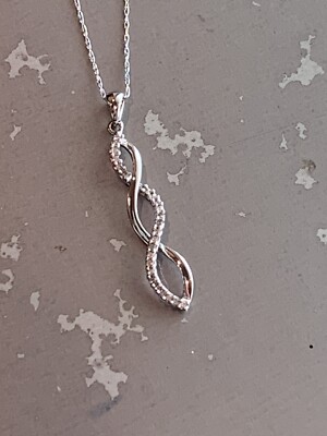 Vintage Zales Triple Loop Infinity Diamond Pendant And 18” Chain