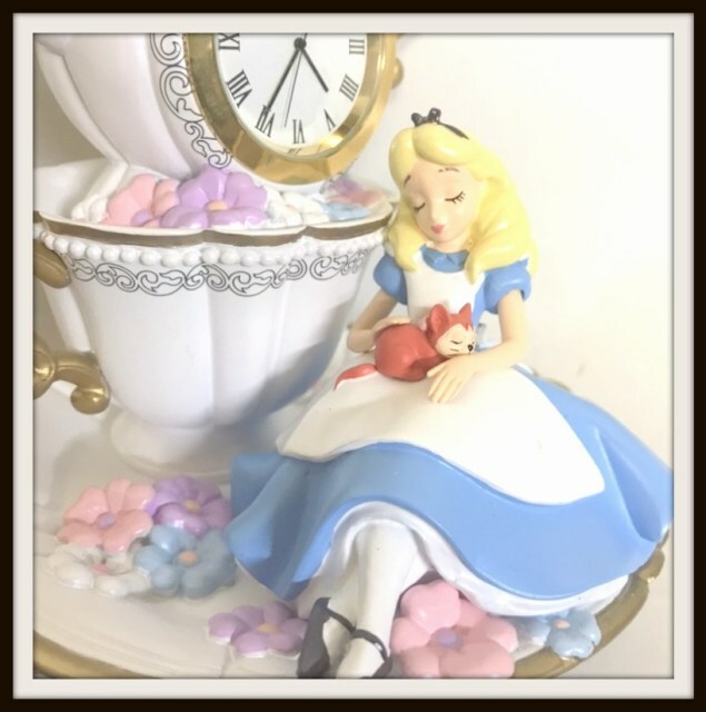Disney - アリス ダイナ 白うさぎ 時計 Sleep Day 置き時計 ディズニー ふしぎの国のアリス 白うさぎ 時計 Alice in