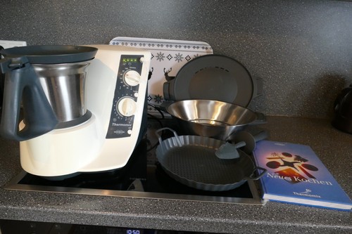 Küchenmaschine Vorwerk Thermomix TM 21 mit Varoma und  viel Zubehör