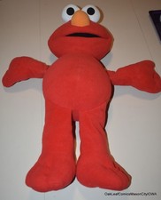 Tickle Me Elmo 2005 Sesame Street Mattel Fisher Price Talks Laughs 28" nice