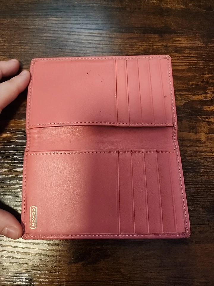 Cartera de cuero para mujer Coach rosa y marrón Foto 3 de 4