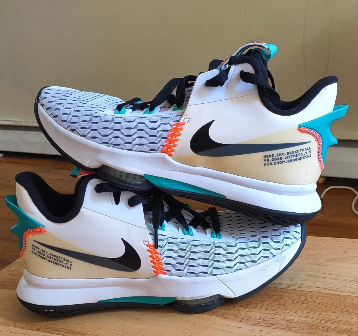 Preços baixos em Nike LeBron Witness 5 White Black | eBay