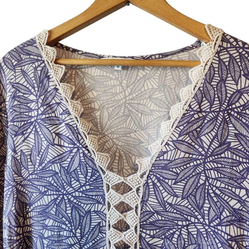 Blue Island Púrpura y Blanco Tropical Floral Natación Encubrimiento Playa Piscina Resort Mediano Foto 2 de 4