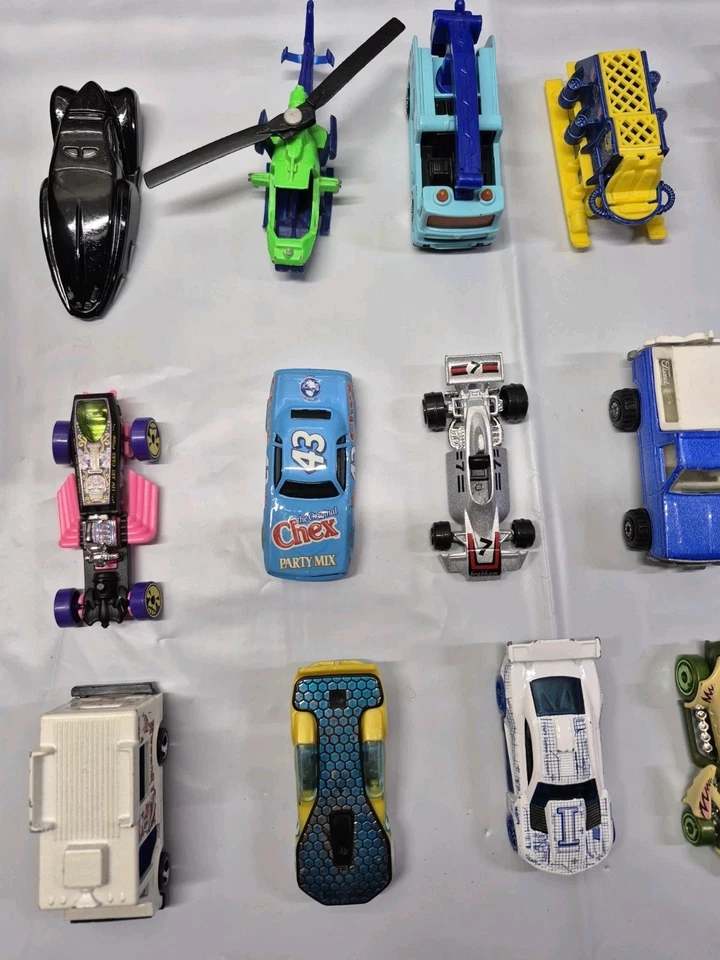 Vintage Hot Wheels Matchbox Cars And Misc Lot Of 26 Toy Cars Collectables - Image 4 of 4