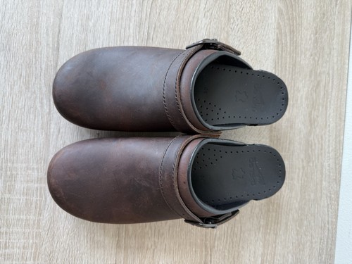A+ Dansko Ingrid Clogs Slipper braun 41 US 10 runde Spitze Schnalle Keilabsatz Leder - Bild 6 von 9