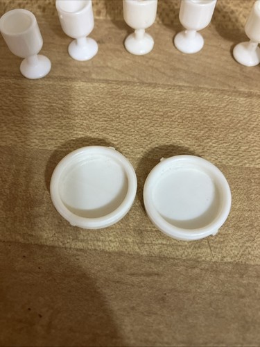 Vintage Barbie Doll White Kitchen Dining Plates Cups Dollhouse 1980s - Bild 2 von 5