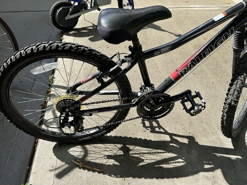 Bicicleta para niños Raleigh MTN Scout - negra Foto 3 de 3