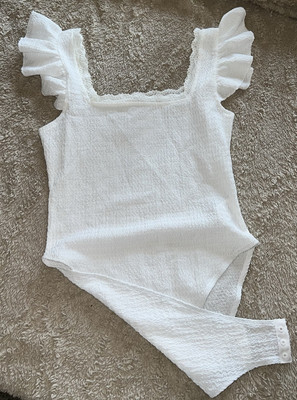 NEW White Ruffle Bodysuit Ruffle Lace Sleeved Size-S Snap Closure