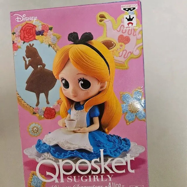 Disney Alice in Wonderland Queen Figurine New