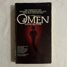 David Seltzer : The Omen - Paperback Horror - 1st Signet Edition w/ film scenes 