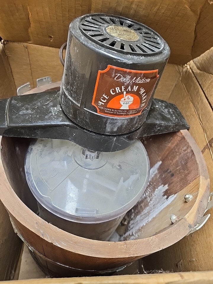 Vintage Dolly Madison Ice Cream And Frozen Dessert Maker 6 QT. W