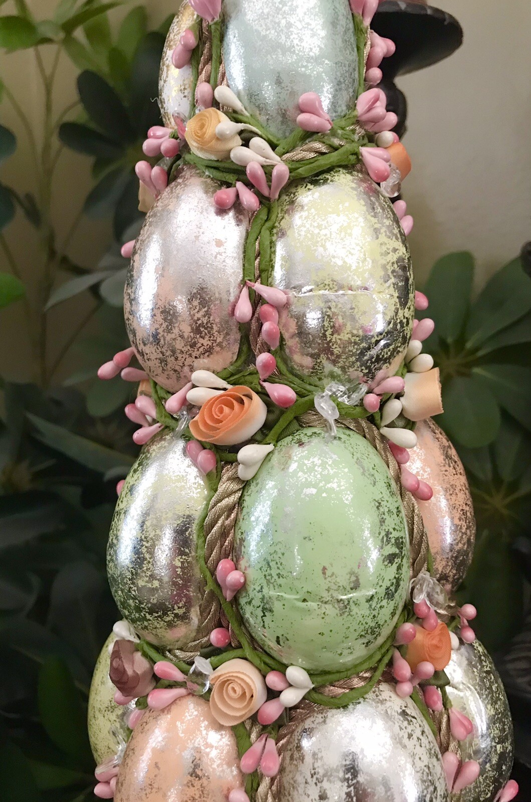HANDMADE PASTEL SPECKLED EASTER EGGS WITH ROSES 18" TOPIARY TREE TABLE