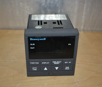 Honeywell UDC2000 MINI-PRO ~ DC200H-0-000-1F0000-0 Temperature Controller ~ Used