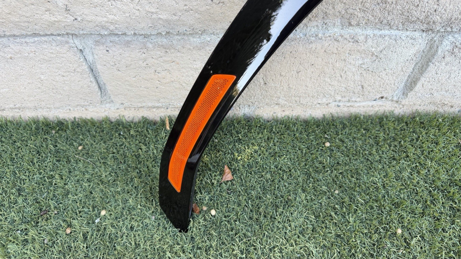 Lamborghini Urus Front Left Wheel arch molding P/N 4ML853717M