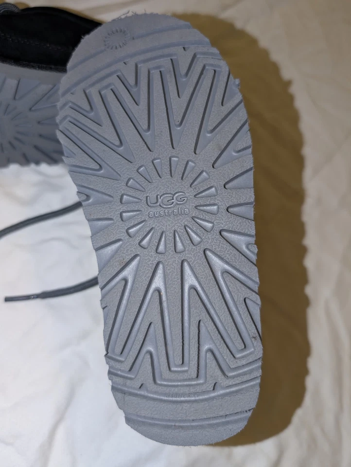 UGG Derrick ботинки молодежи Kids мальчиков размер 11 черная замша овчины 1010269K - Изображение 4 из 4