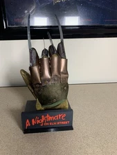 Freddy Krueger Glove Display Stand A Nightmare on Elm Street Prop