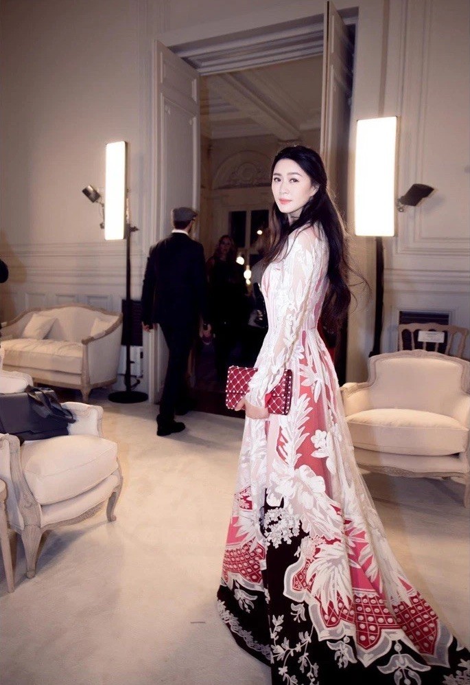 Valentino Tulle Illusione Embroidered Short Dress VALENTINO $27000 RUNWAY  SILK TULLE FLORAL EMBROIDERED GOWN DRESS