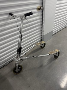 TRIKKE T8 ADJUSTABLE 3-WHEEL ADULT CARVING SCOOTER, FOLDABLE SILVER ~ VERY NICE!