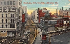 B310 US Grand Ave Milwaukee Wisconsin Coke Browning King&Co Tram postcard
