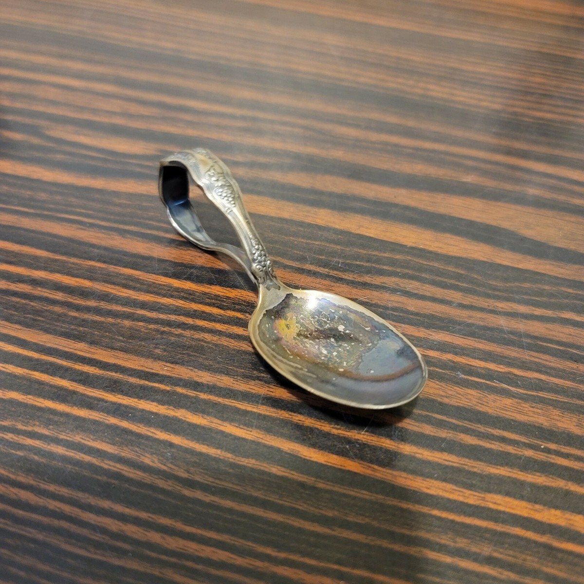 VINTAGE 1847 ROGERS SILVER PLATE BABY SPOON VINTAGE PATTERN W/CURVED