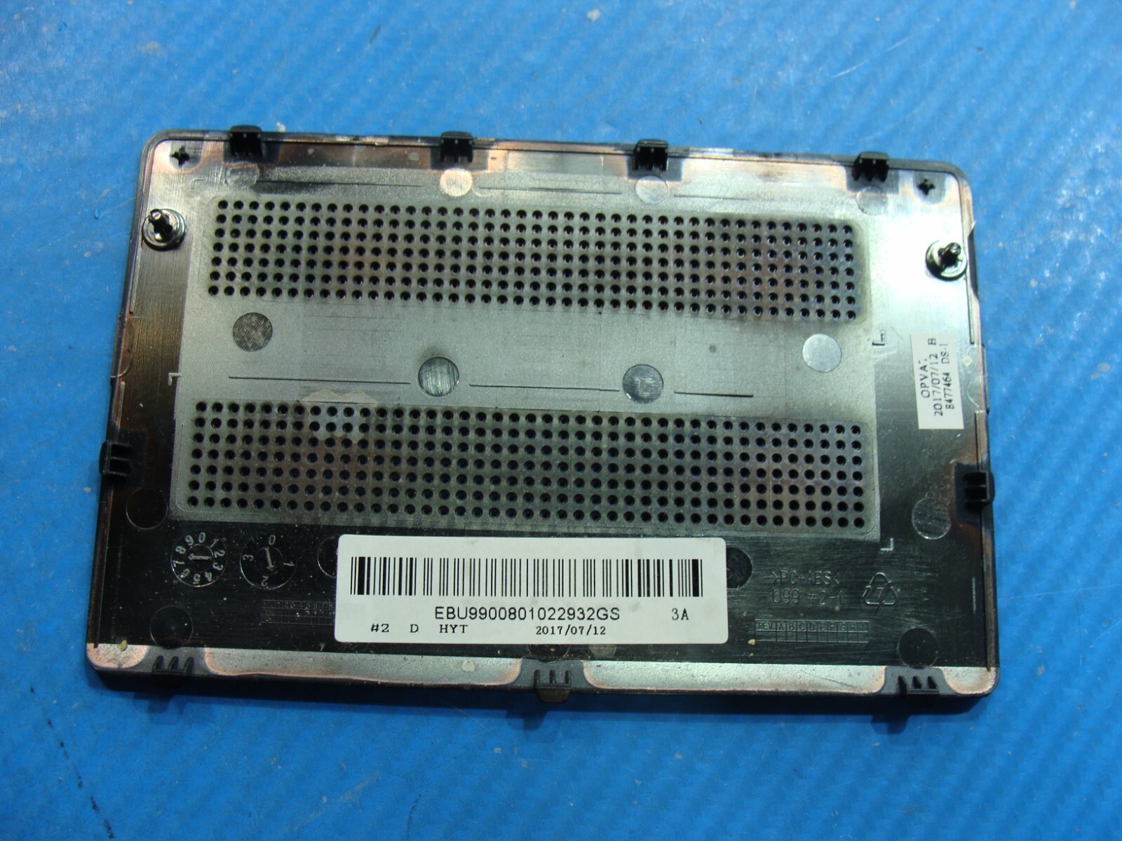 Darme de la cubierta trasera de HP Pavilion 15-cd040wm - Guía de reparación iF Darme de la cubierta trasera de HP Pavilion 15-cd040wm - Guía de reparación iF