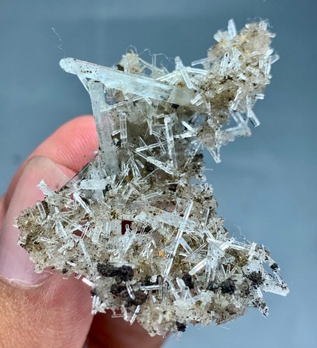 Mazzo di cristalli di acquamarina naturale a grappolo da 25 carati di Skardu Pakistan. - Foto 2 di 10