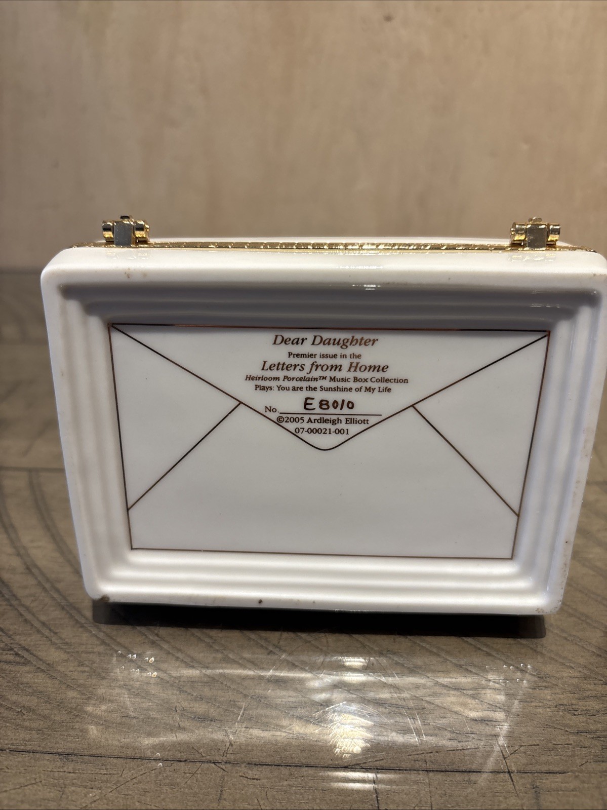 Ardleigh Elliott “Dear Daughter” Porcelain Music Box 2005 - Limited Edition