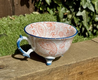JOYYE Teetasse Tasse mit Fuß orange Paisley Blumenmuster blaue Borte Akzent 