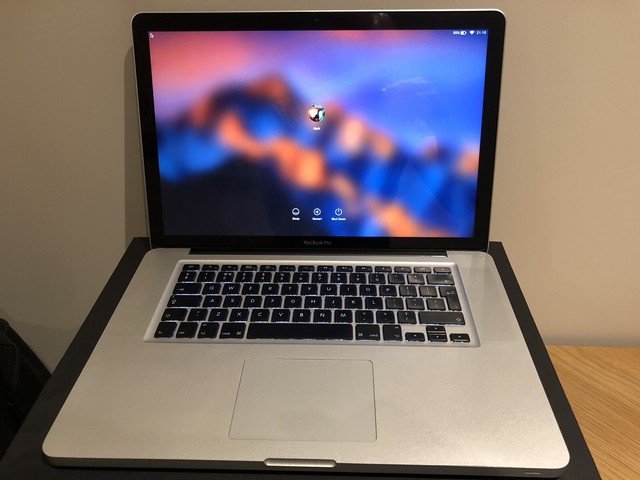 Apple MacBook Pro 15.4" Laptop 2.4Ghz Intel Core i5 8GB Memory 512GB SSD