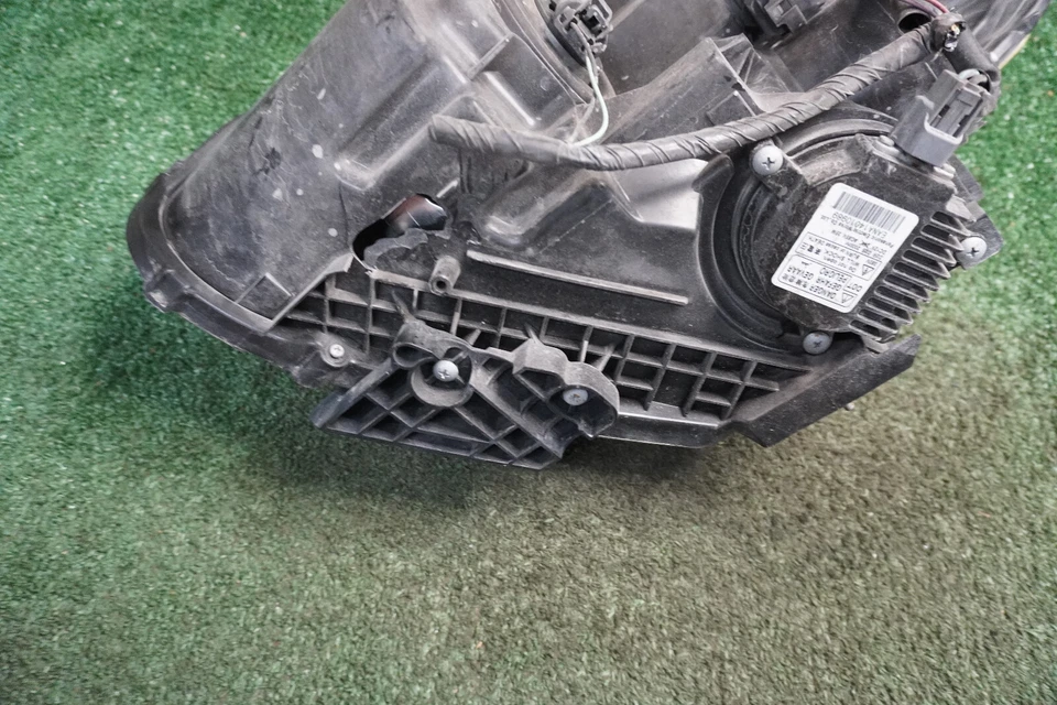 2011 2012 NISSAN ROGUE RIGHT PASSENGER SIDE HEAD LIGHT OEM 71977DYWF - Image 4 of 4