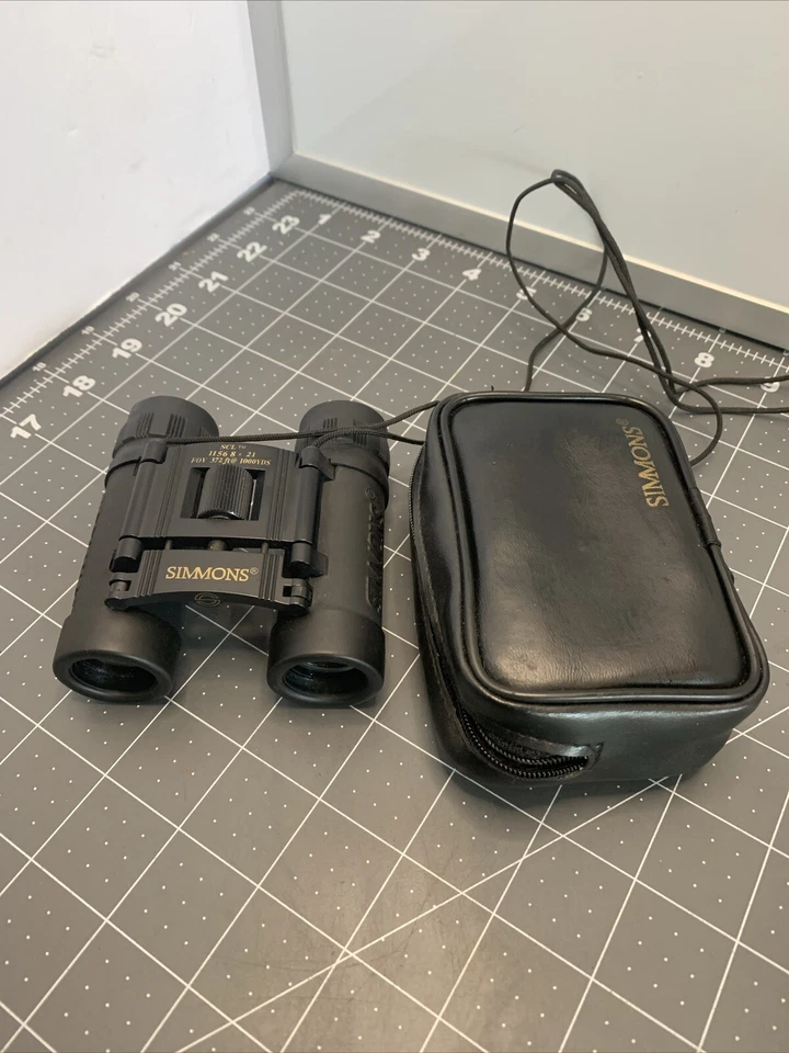 Simmons Compact Binoculars SCL Model 1156 8x21 Field of View 372 FT- 1,000 yards - Image 2 of 4