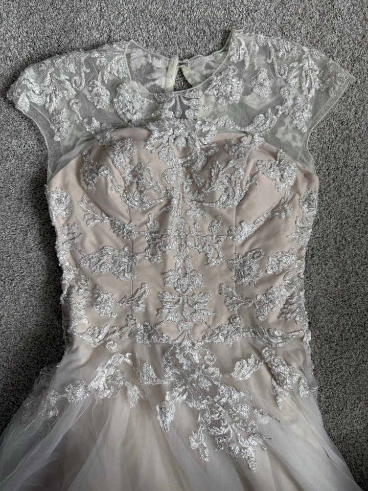 Vestido de novia Oleg Cassini manga gorra encaje y tul talla 8 Foto 4 de 4