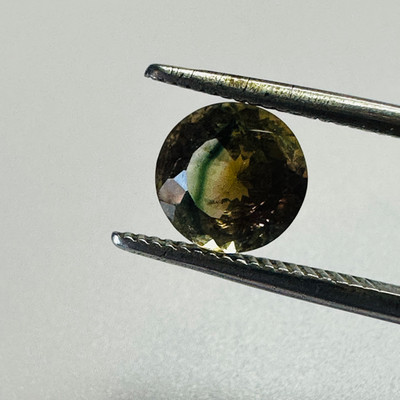 TURMALIN ZWEIFARBIG RUND 6,9 MM 1,24 KT