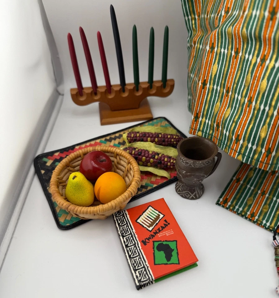 Difícil de encontrar 1996 Pleasant Company American Girl Muñeca RARA Kwanzaa Conjunto y Acc COMPLETO Foto 4 de 4