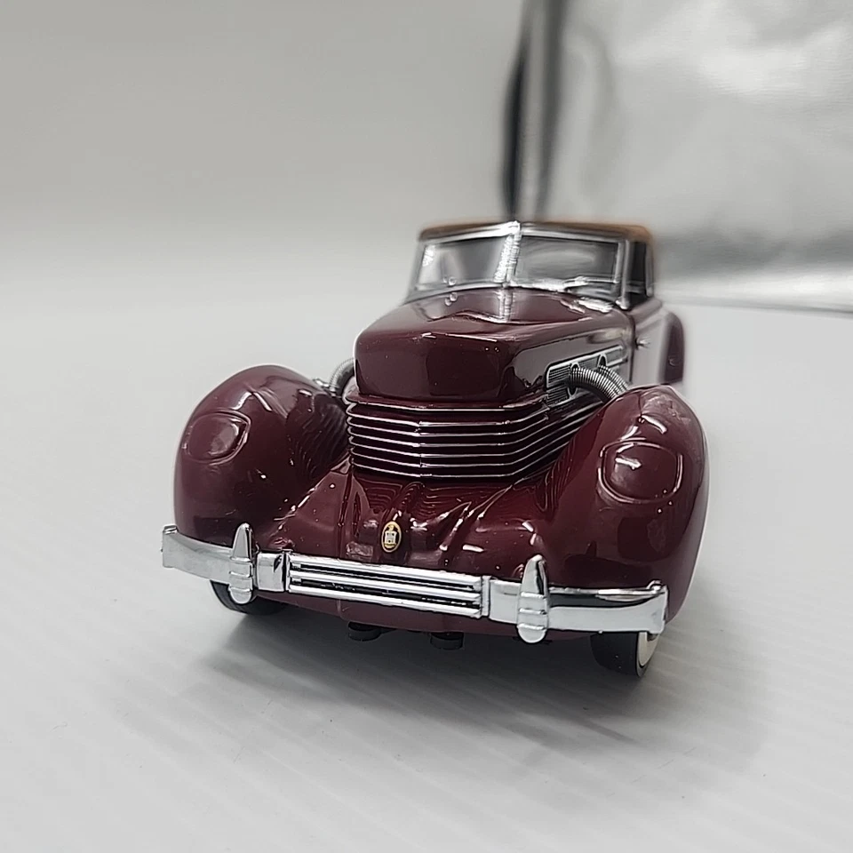 1937 CORD 812 PHAETON COUPE BURGUNDY FRANKLIN MINT 1:24 [79] - Image 2 of 4