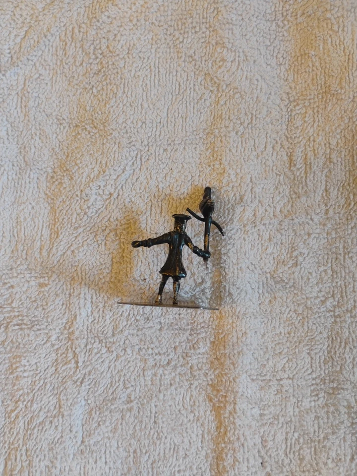 SILVER DUTCH MINIATURE DEPICTING MAN WITH BIRD - Image 3 of 4