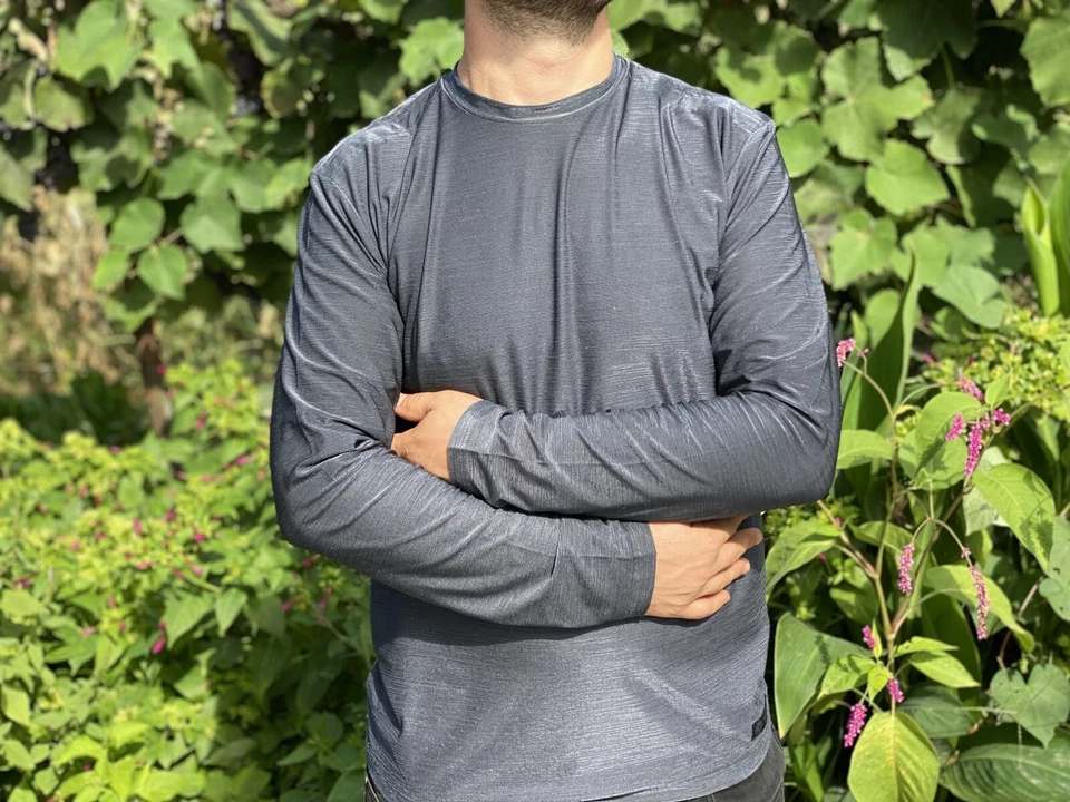 Suéter Pullover Versace Clásico V2 Ajuste Brillante Rayas Versus Medusa Talla XL Foto 2 de 4