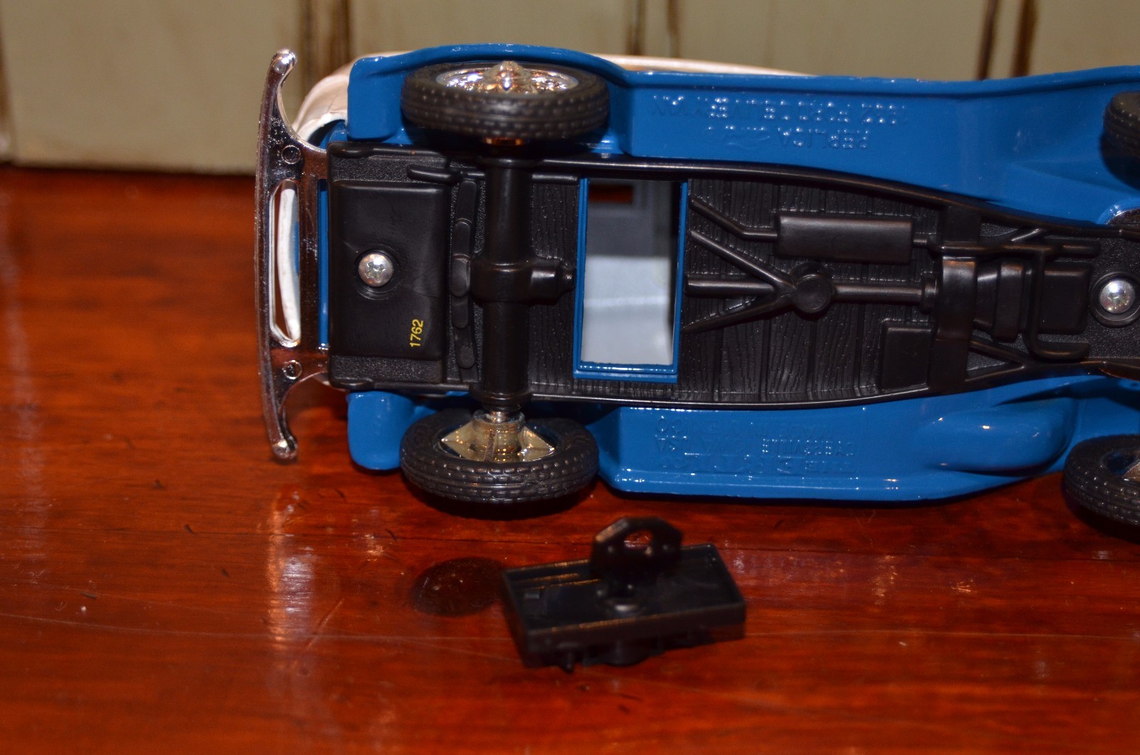 Ford 1932 Delivery Van Bank Car - N.H.Geotech toy truck model replica ...