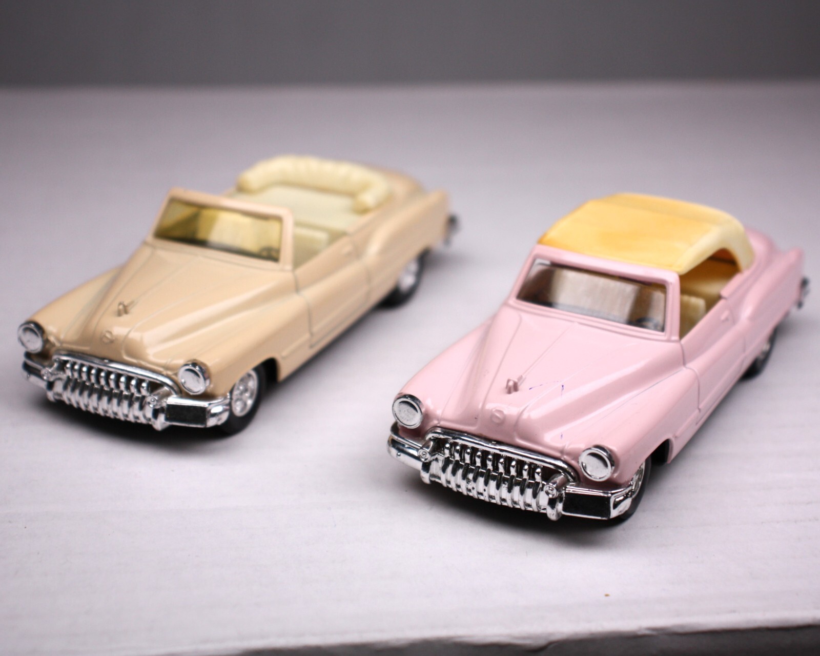Unbranded # 8804 Buick Roadmaster Lot of 2 Pull Back Diecast Cars (403841)