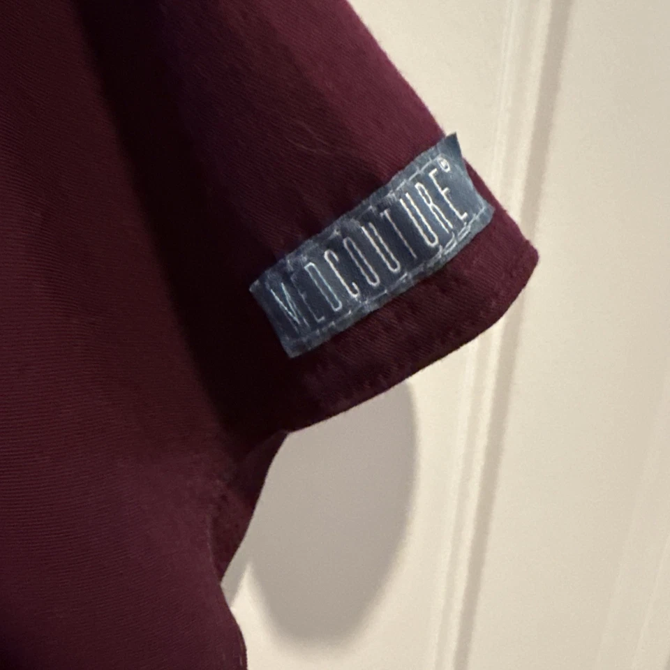 Conjunto Feminino Med Couture Scrub Camisa Tamanho S e Calça M Marrom Bolso Perfeito  - Imagem 4 de 4