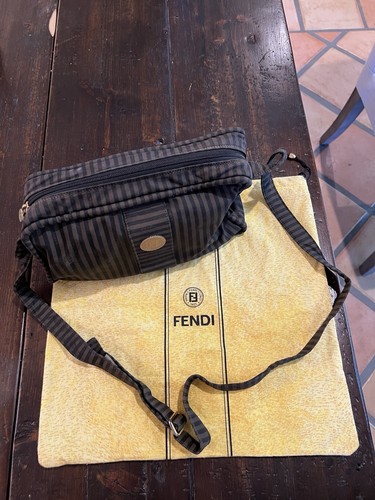 AUTHENTISCHE FENDI SOFT BODY CROSSBODY SCHULTER HANDTASCHE, VINTAGE NEUWERTIG MIT TASCHE