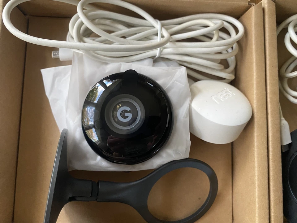 3 Google NestA0005 Indoor Cameras 1stGen Warranty Replacement wUsed Plugs&Stands - Image 4 of 4