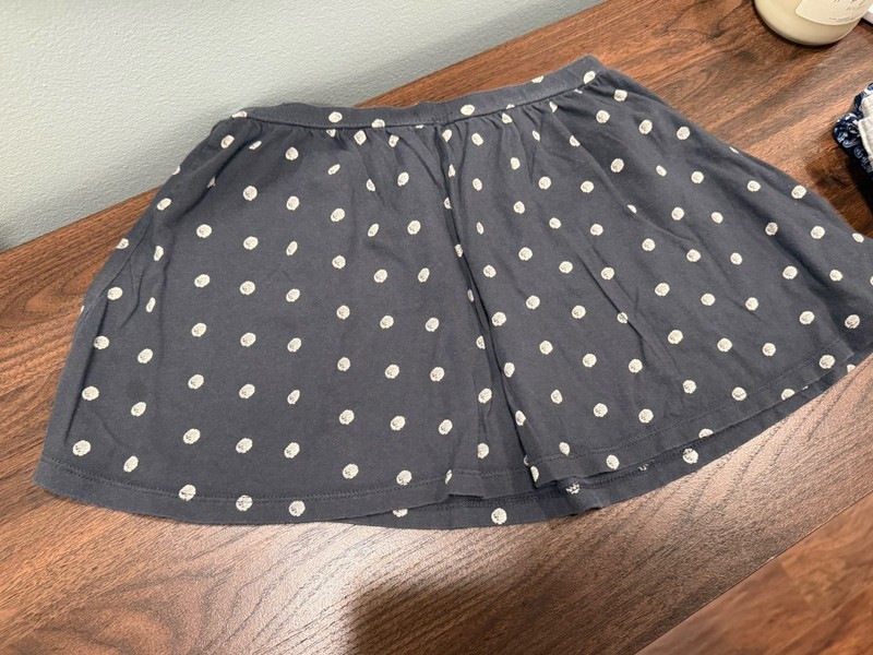 Old Navy Small 6/7 girls Gray Skirt With Polka Dots
