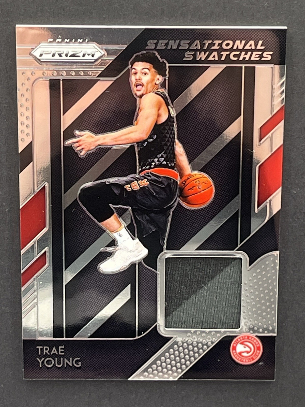 2018-19 Panini Prizm Trae Young Sensational Swatches Patch Rookie RC #97 Hawks