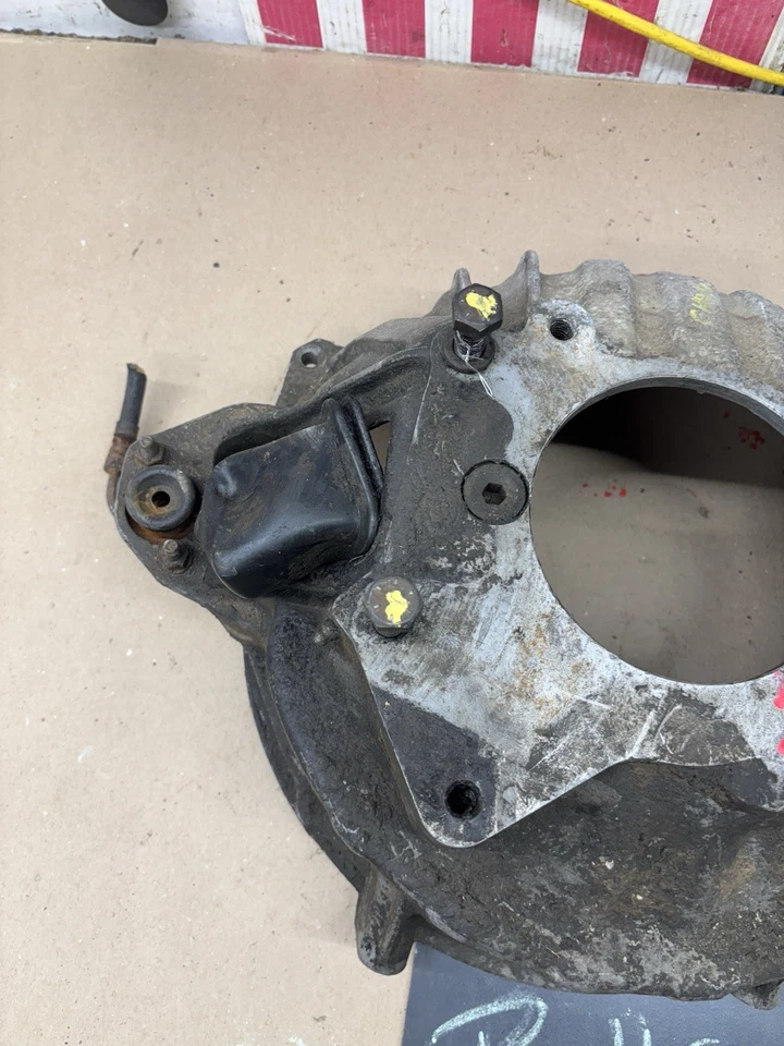 Camión Chevrolet GMC 1988 89 90 1991 carcasa de campana de transmisión manual hidráulica Foto 4 de 4